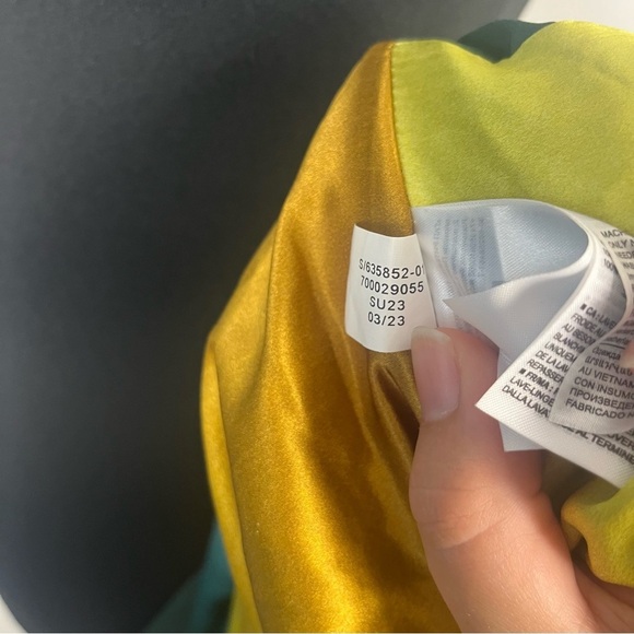 Banana republic Giana Silk Halter Top in Daybreak Ombre Blue size 8 - Picture 11 of 11